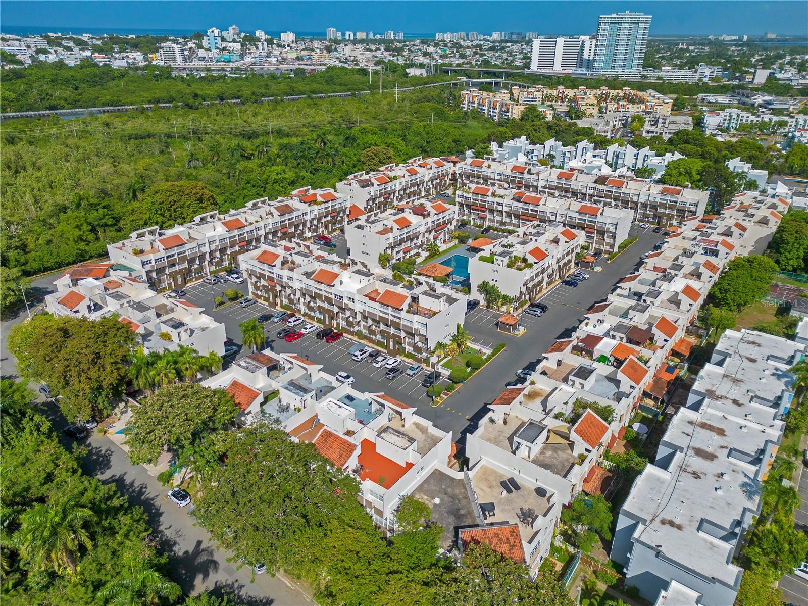 151 TENIENTE CÉSAR LUIS GONZÁLEZ AVE #703