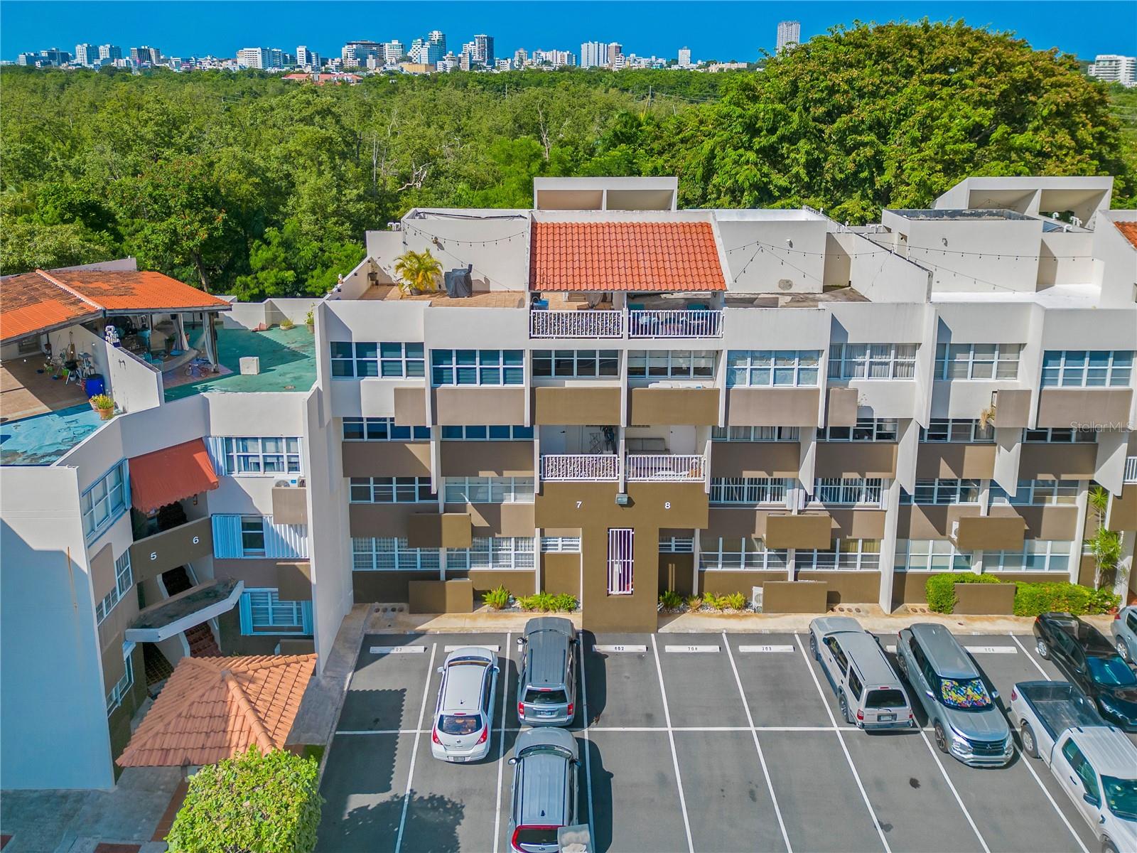 151 TENIENTE CÉSAR LUIS GONZÁLEZ AVE #703