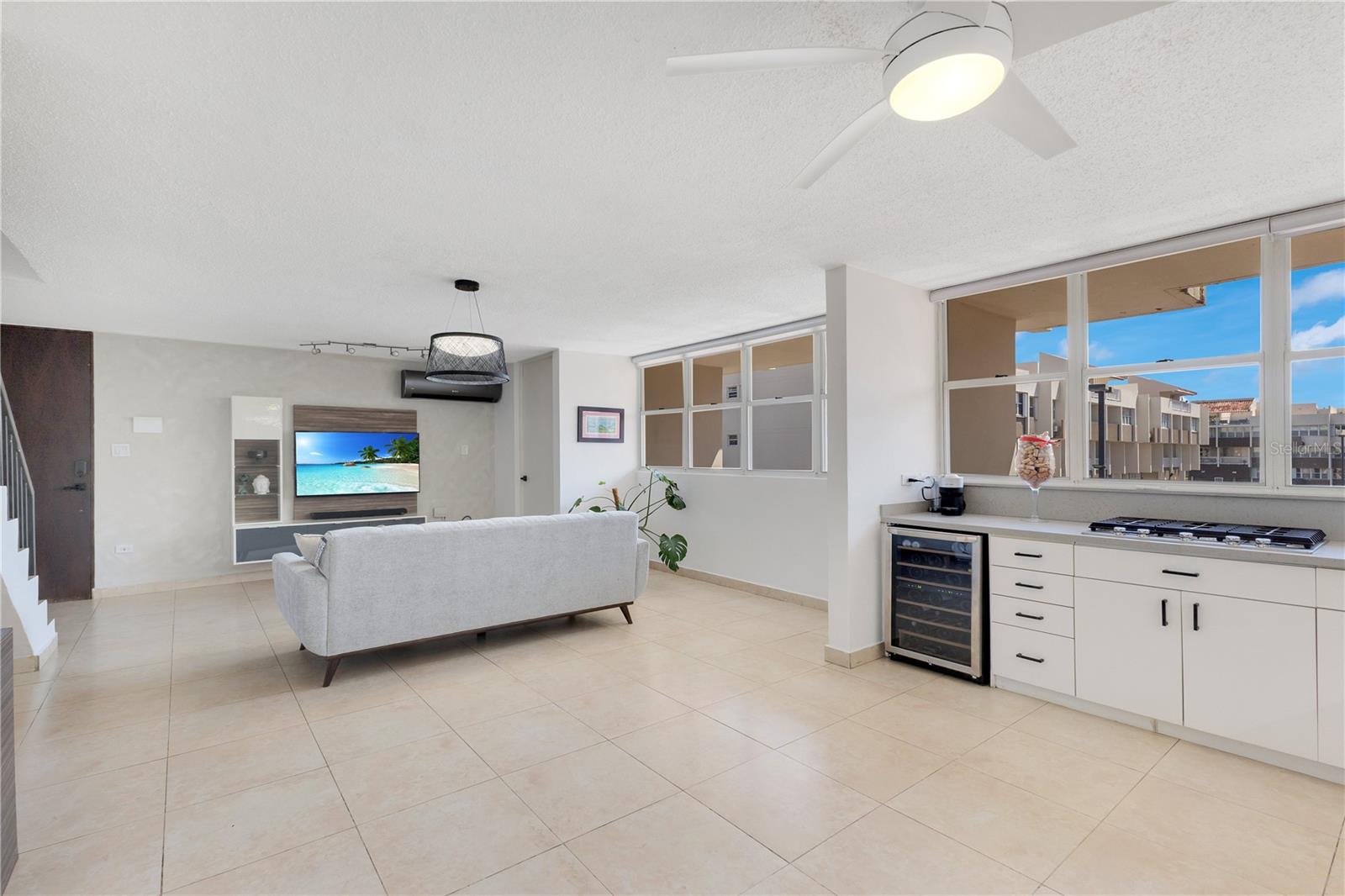 151 TENIENTE CÉSAR LUIS GONZÁLEZ AVE #703