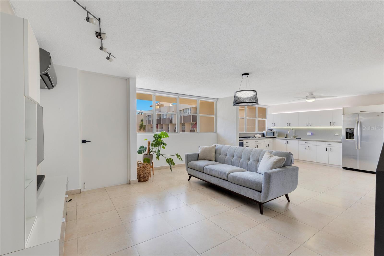 151 TENIENTE CÉSAR LUIS GONZÁLEZ AVE #703