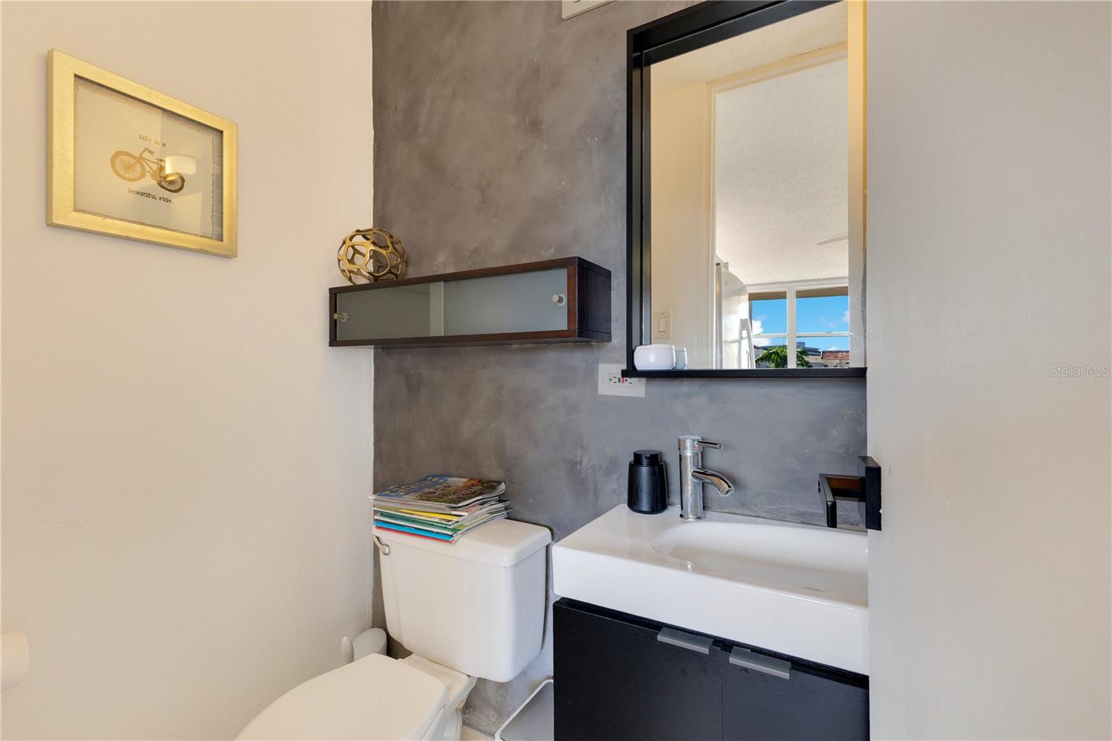 151 TENIENTE CÉSAR LUIS GONZÁLEZ AVE #703