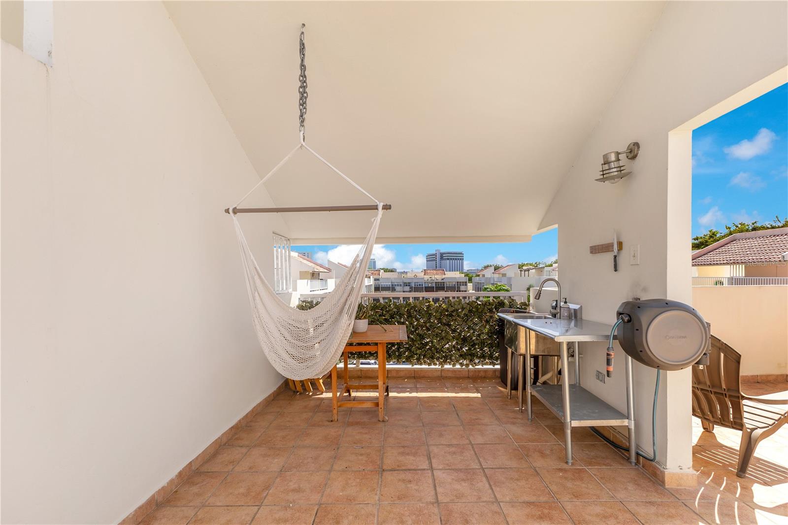 151 TENIENTE CÉSAR LUIS GONZÁLEZ AVE #703