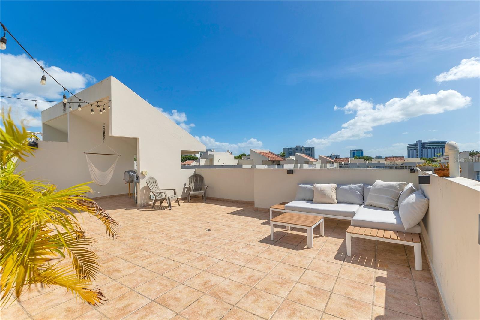 151 TENIENTE CÉSAR LUIS GONZÁLEZ AVE #703