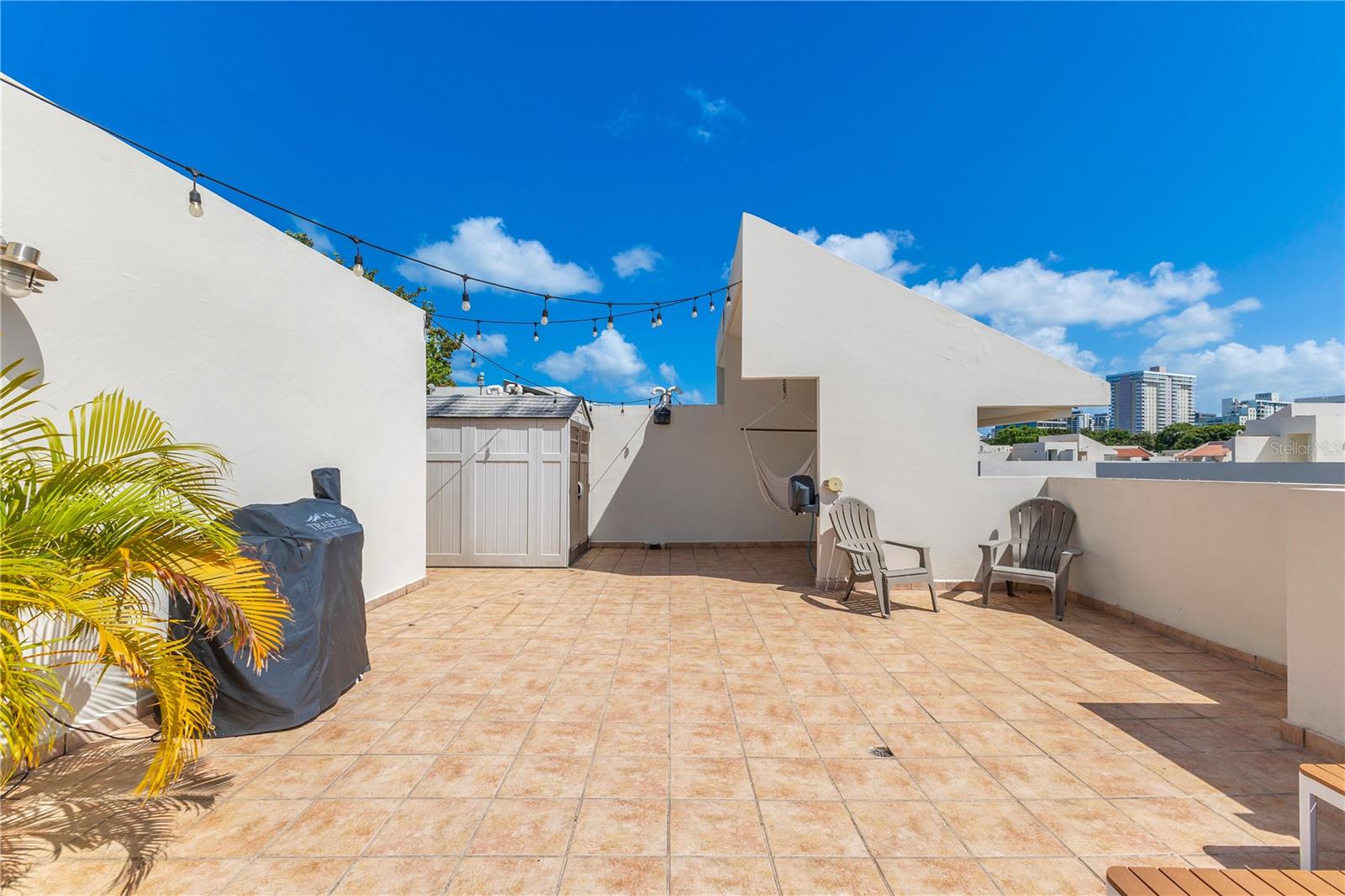 151 TENIENTE CÉSAR LUIS GONZÁLEZ AVE #703