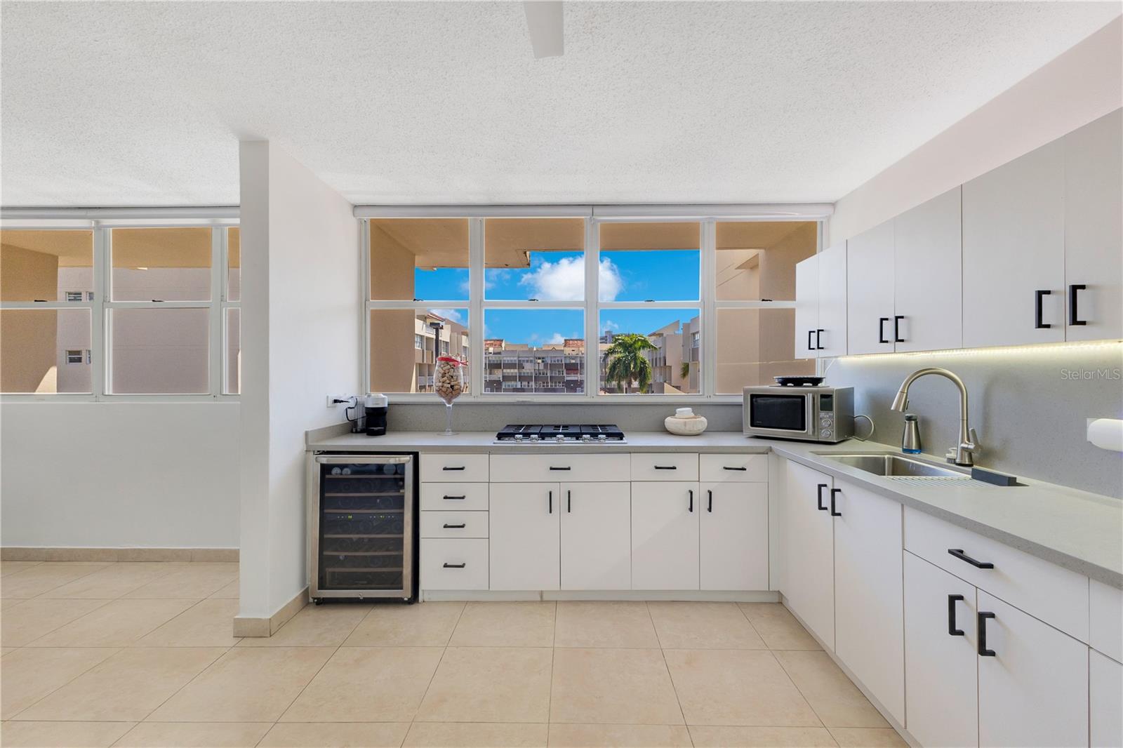 151 TENIENTE CÉSAR LUIS GONZÁLEZ AVE #703