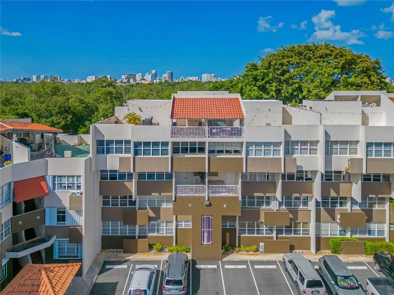 151 TENIENTE CÉSAR LUIS GONZÁLEZ AVE #703