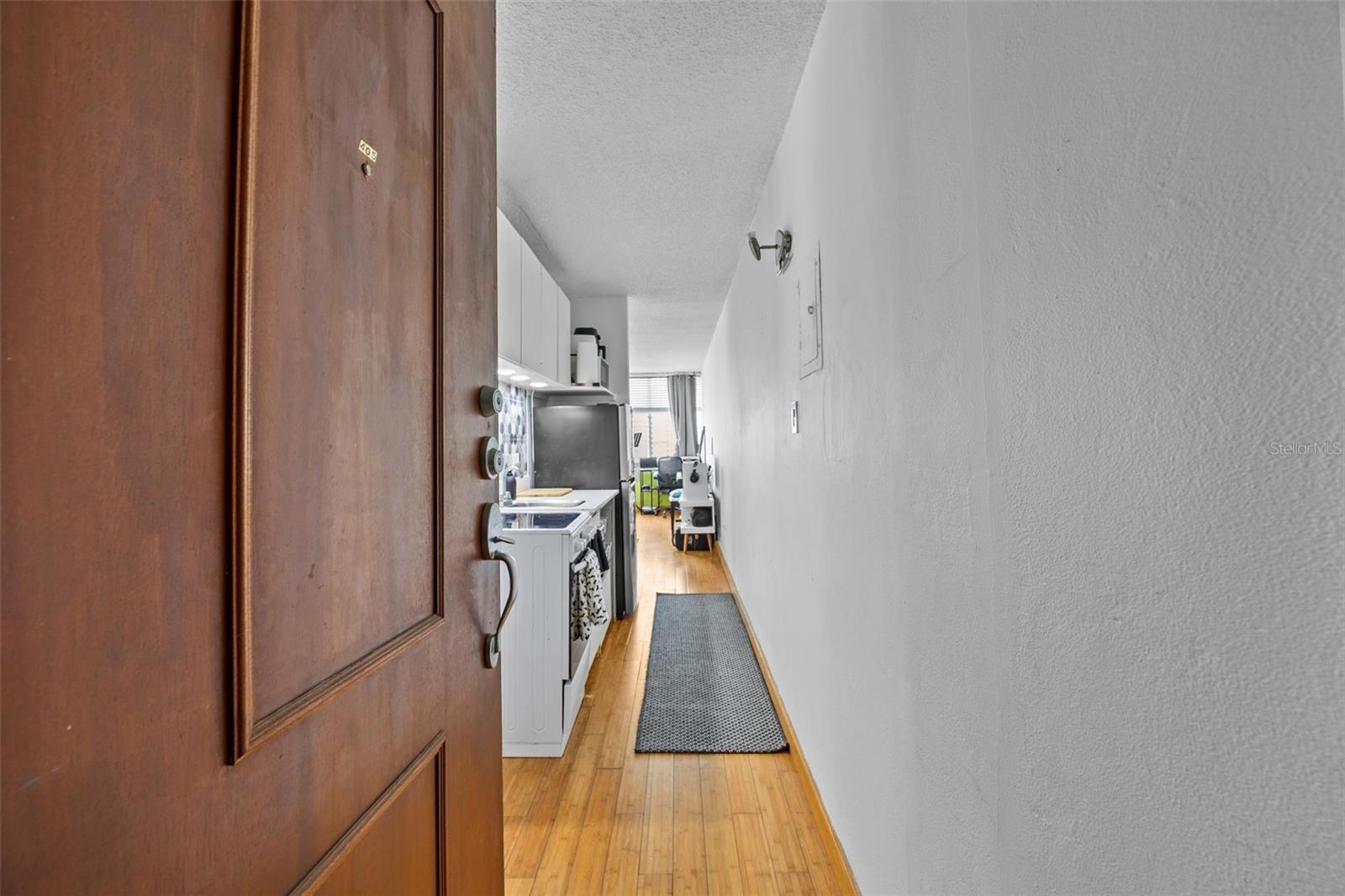 708 Calle Central CONDOMINIO ROYAL HOUSE #405
