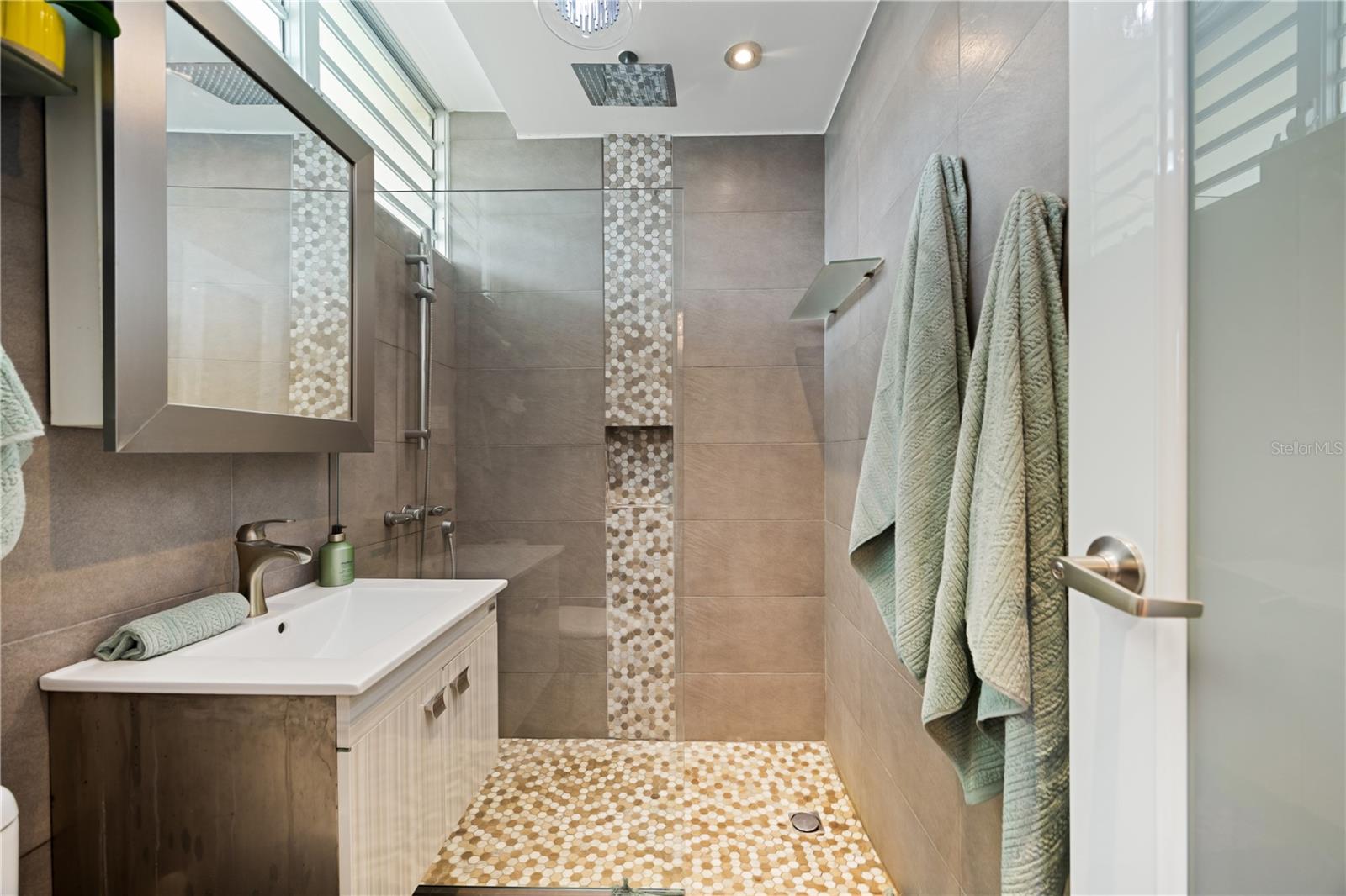 1422 WILSON AVENUE AVE #5B