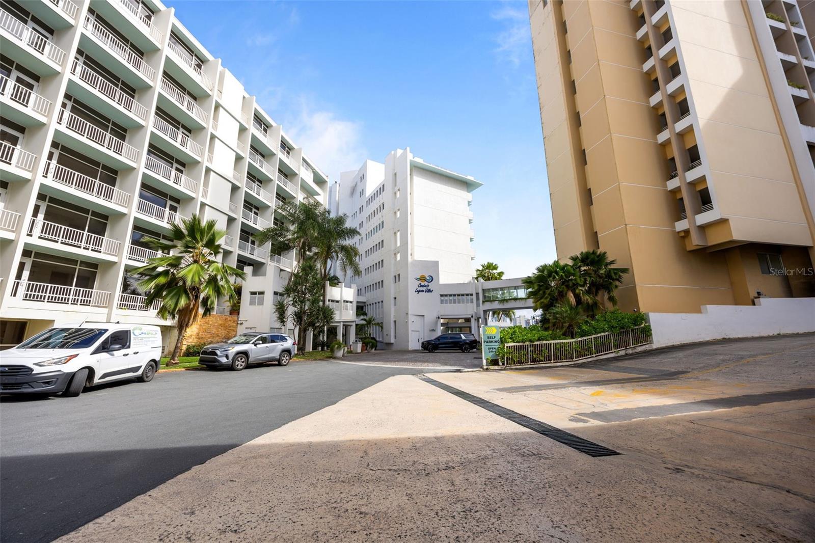 1 SAN GERÓNIMO | CONDADO LAGOON VILLAS #413