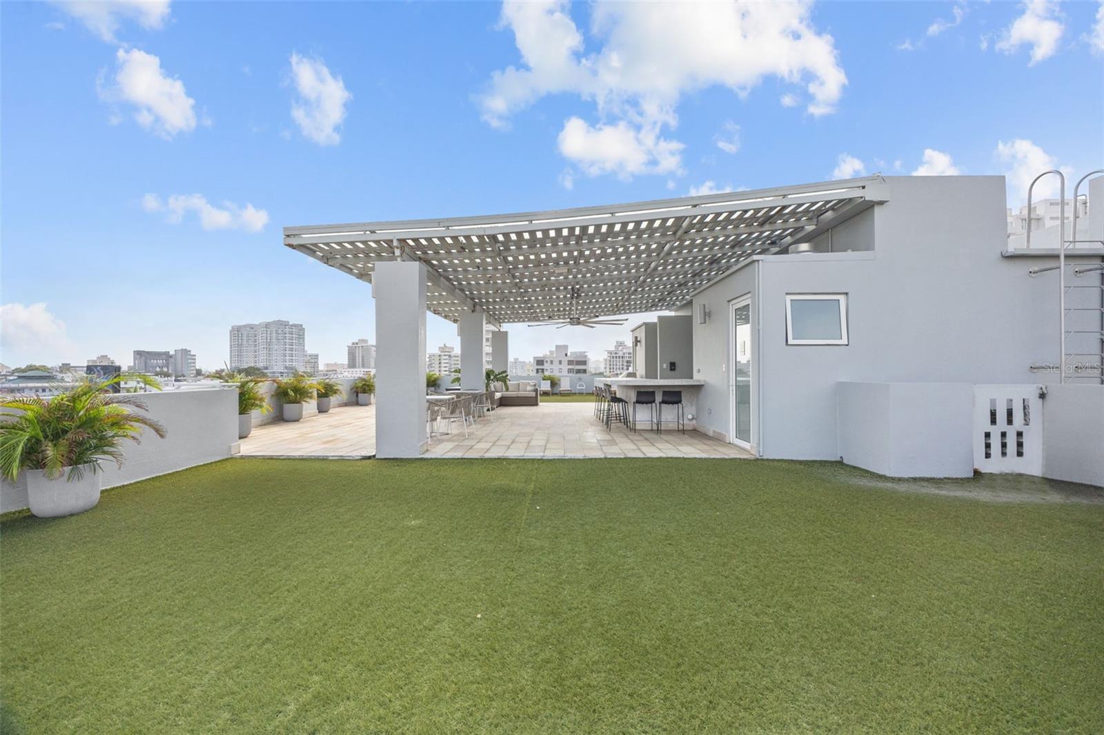Wilson Loft 1364 WILSON AVE #PH 511