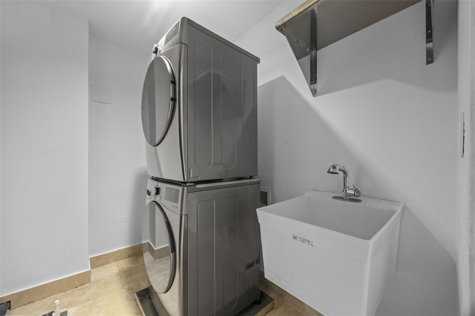 Wilson Loft 1364 WILSON AVE #PH 511