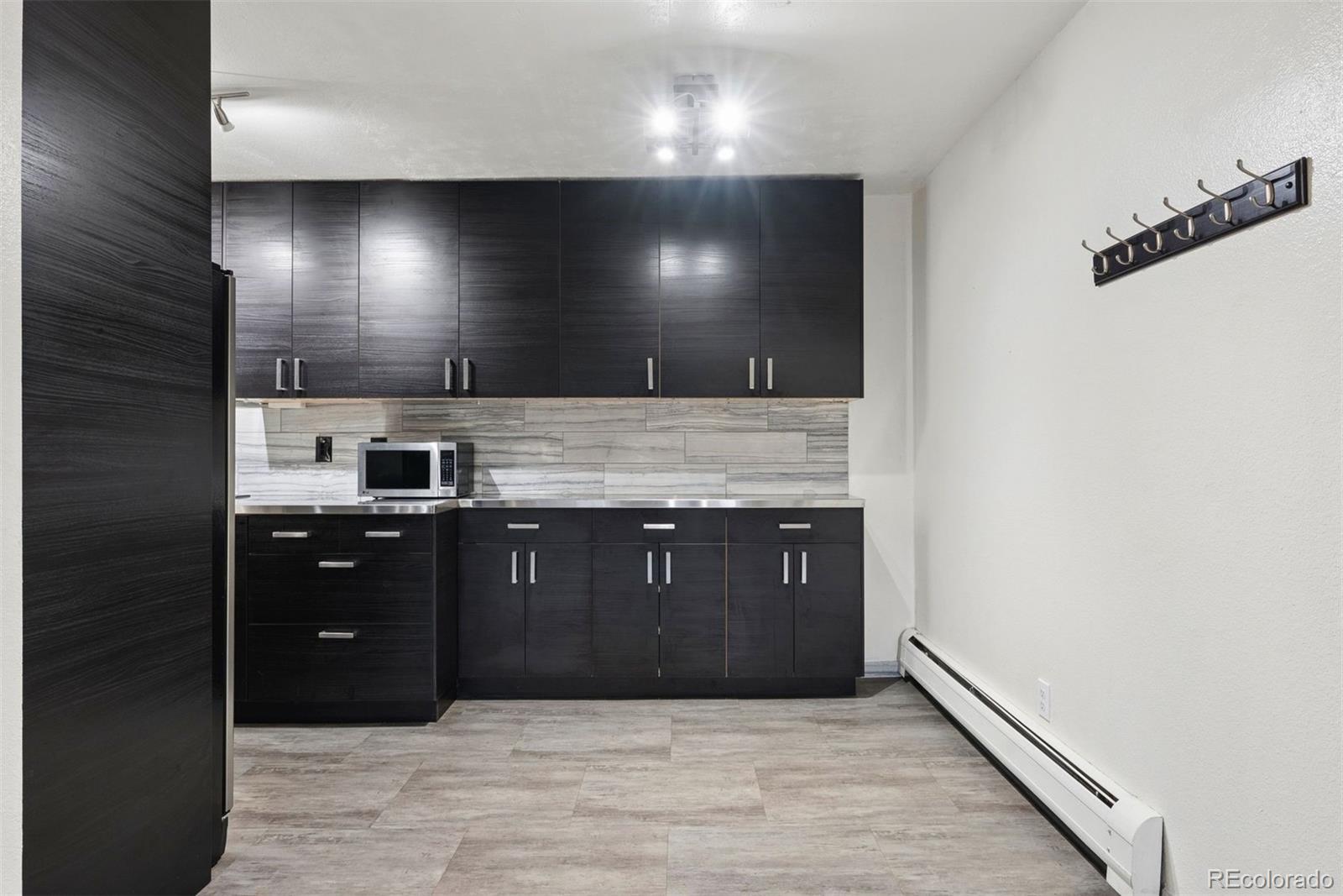 1300 Golden Circle Unit: 104