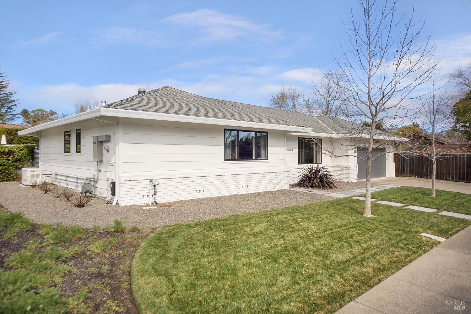 18287 Robin Ave