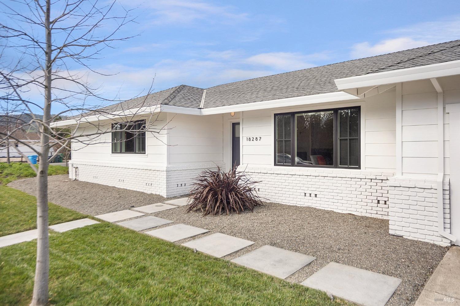 18287 Robin Ave