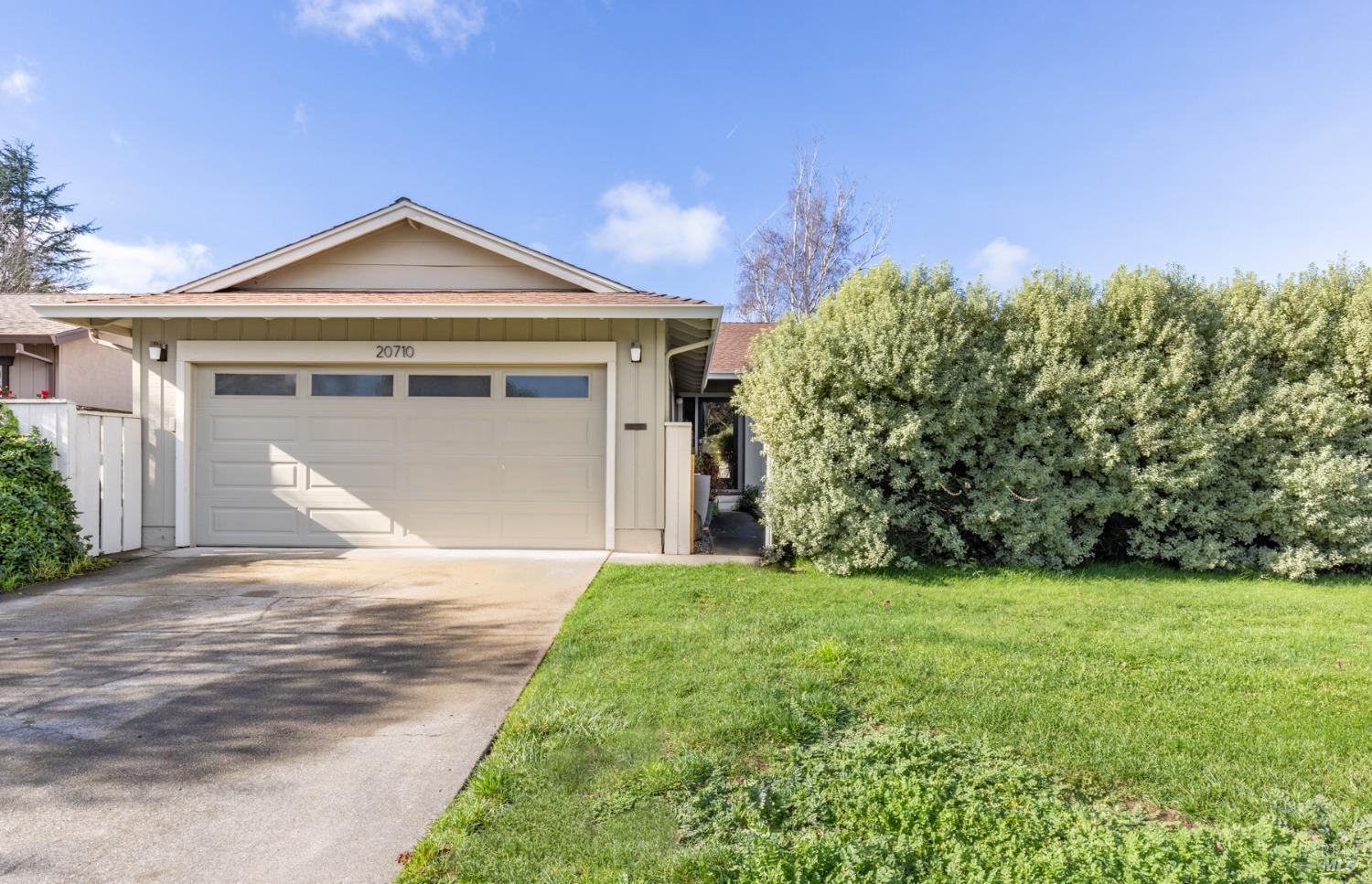 20710 Meadow Dr