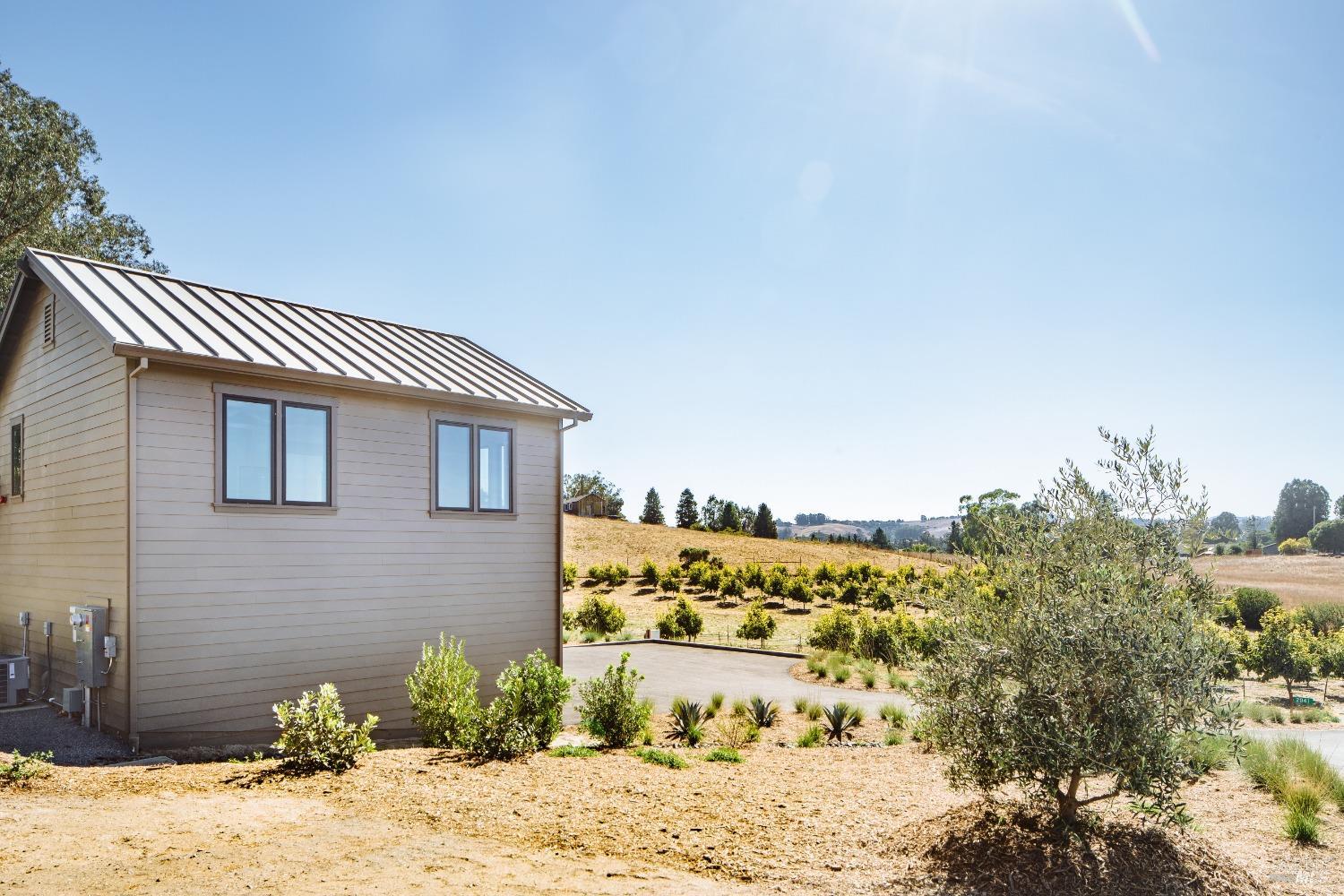 2041 Live Oak Farm Ln