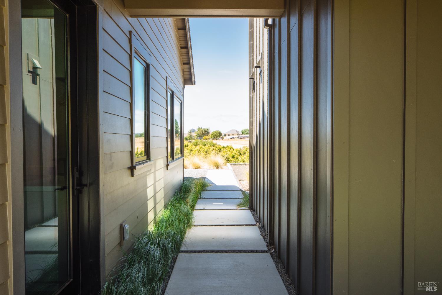 2041 Live Oak Farm Ln