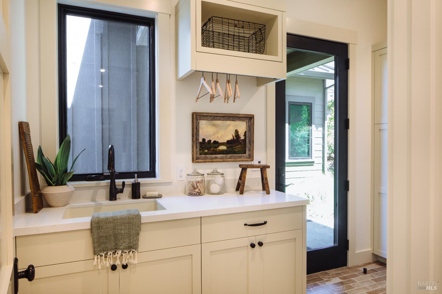 2041 Live Oak Farm Ln