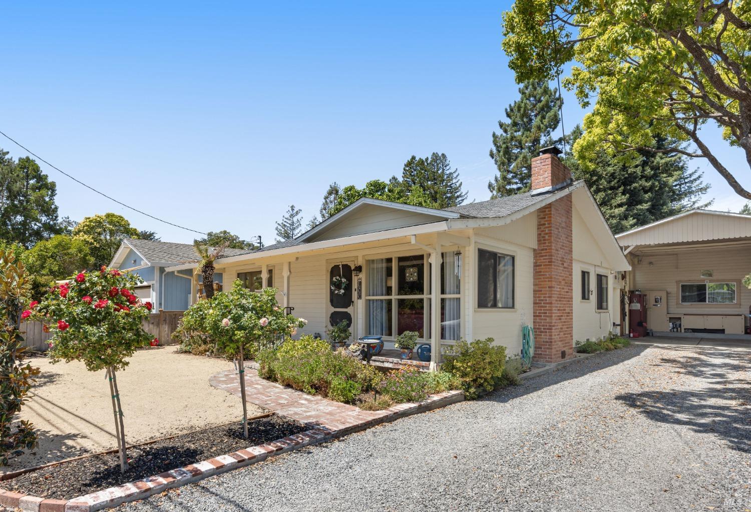 215 Grant Ave