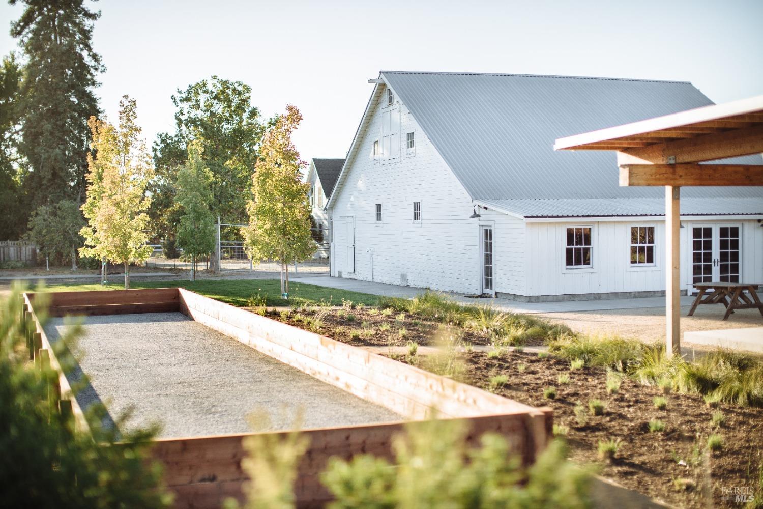 2160 Live Oak Farm Ln