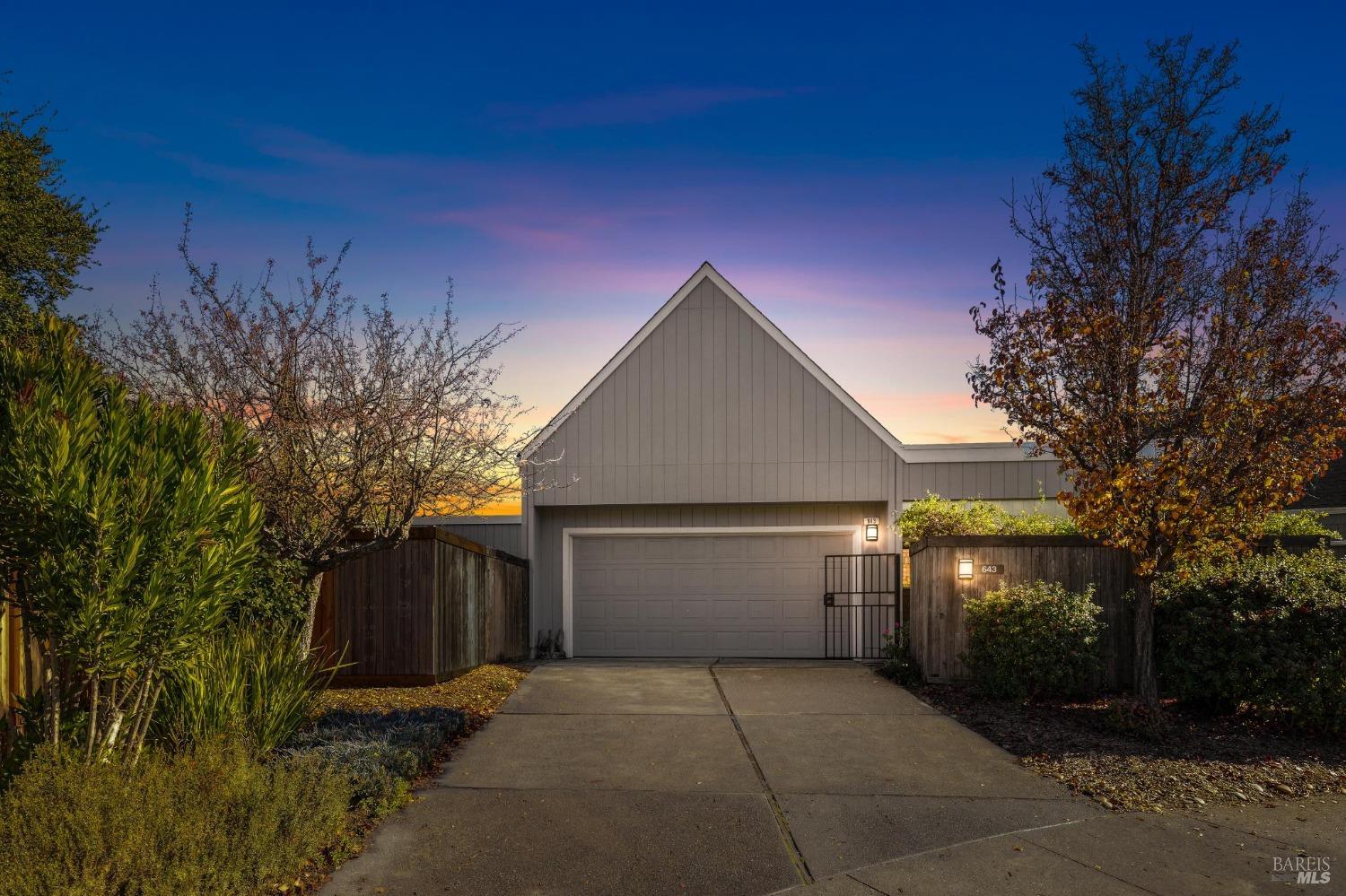 643 Lobelia Court