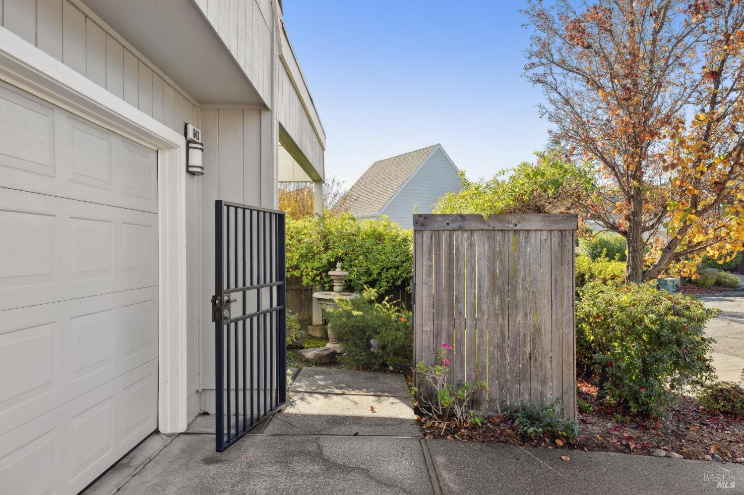 643 Lobelia Court