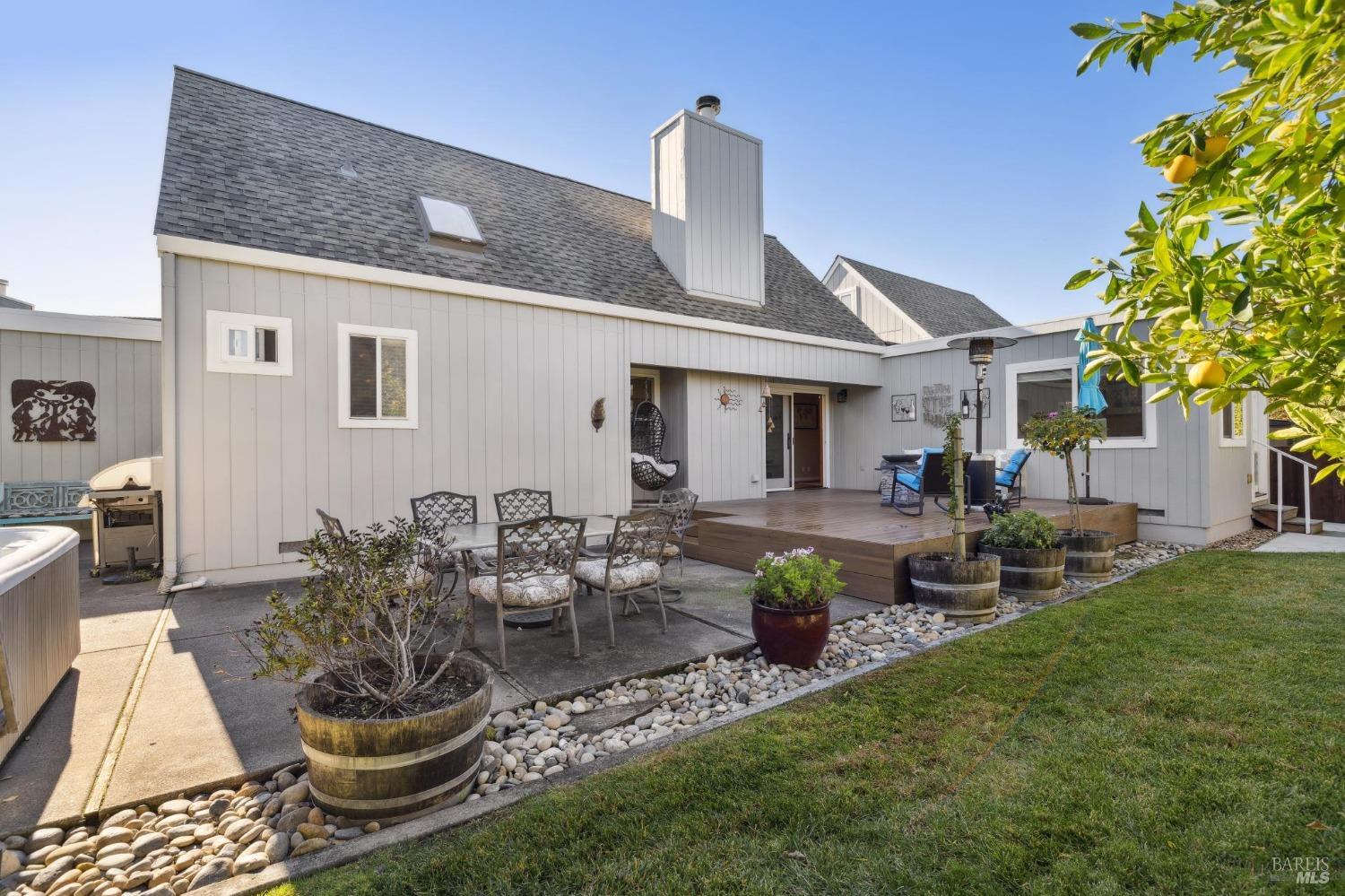 643 Lobelia Court