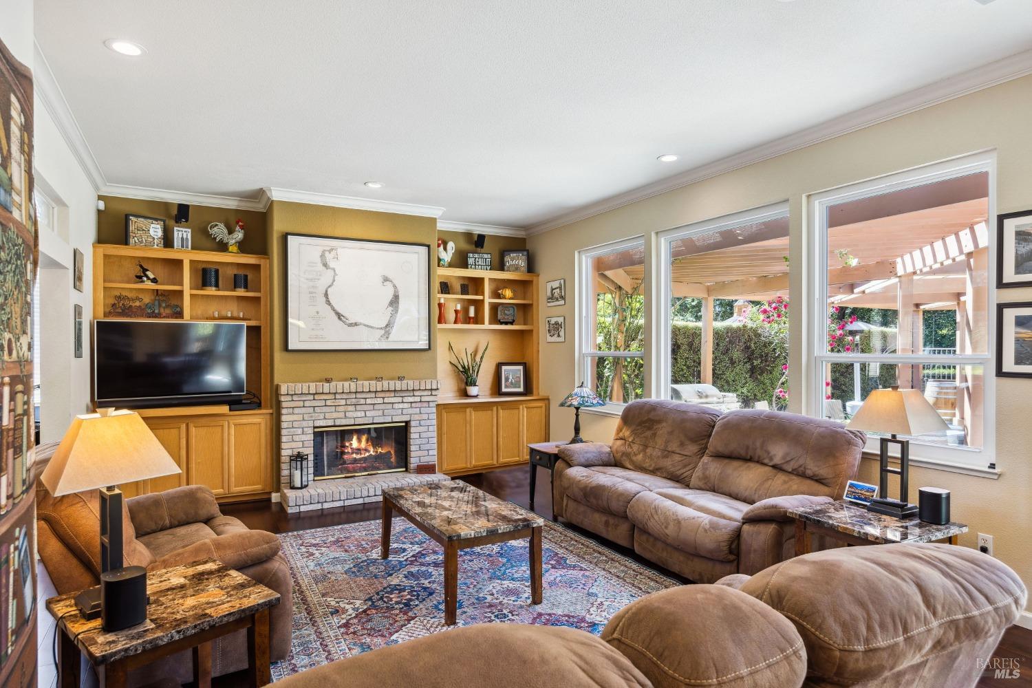 2084 Falcon Ridge Dr