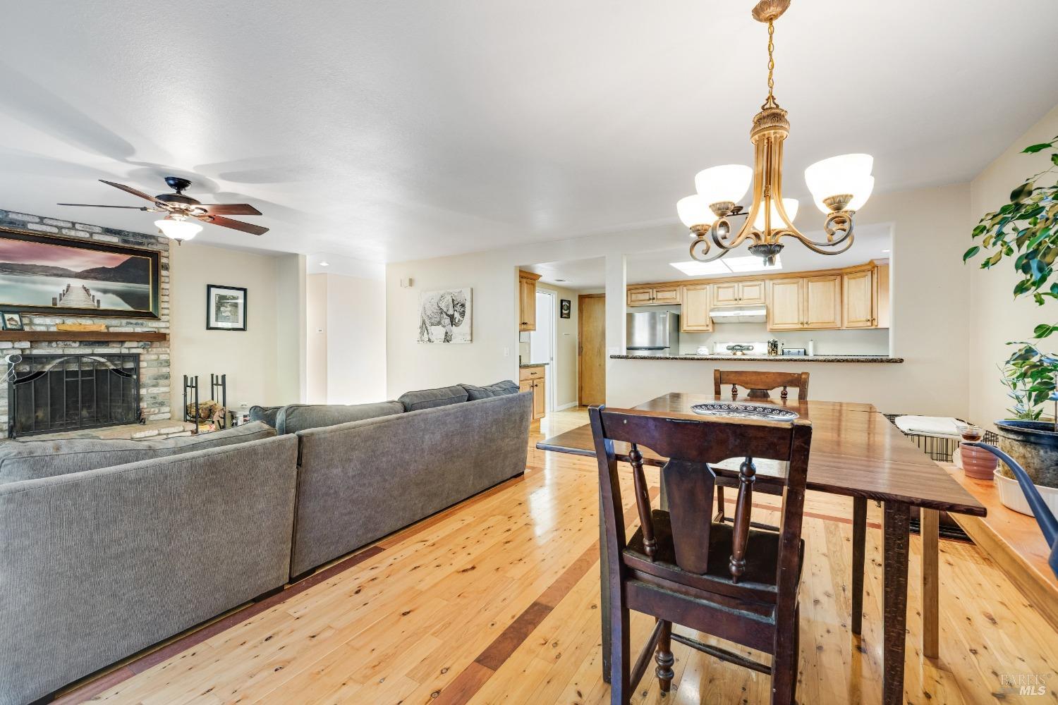 160 W Cotati Oaks Ct