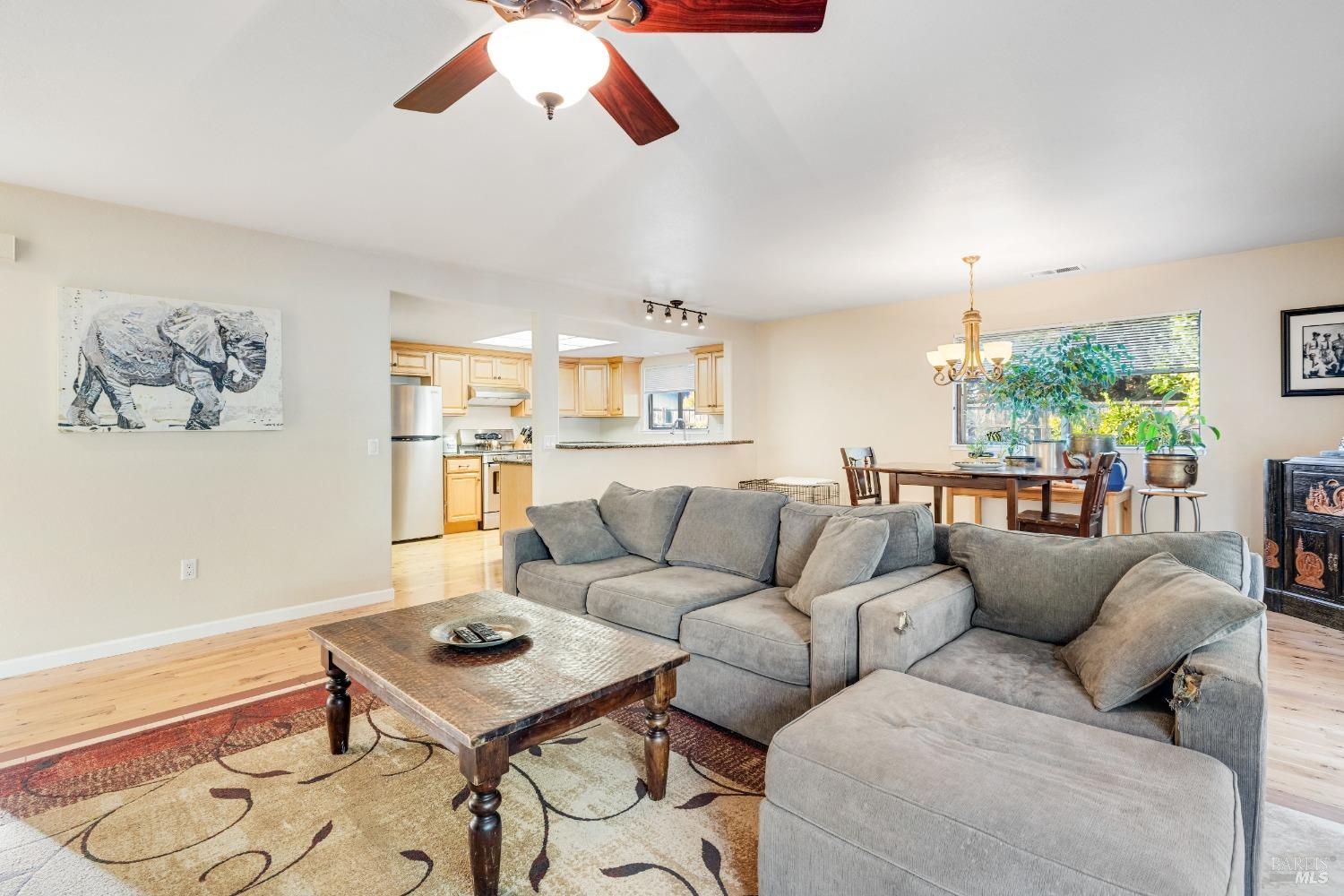 160 W Cotati Oaks Ct