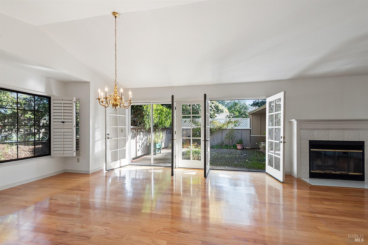 895 Princeton Dr