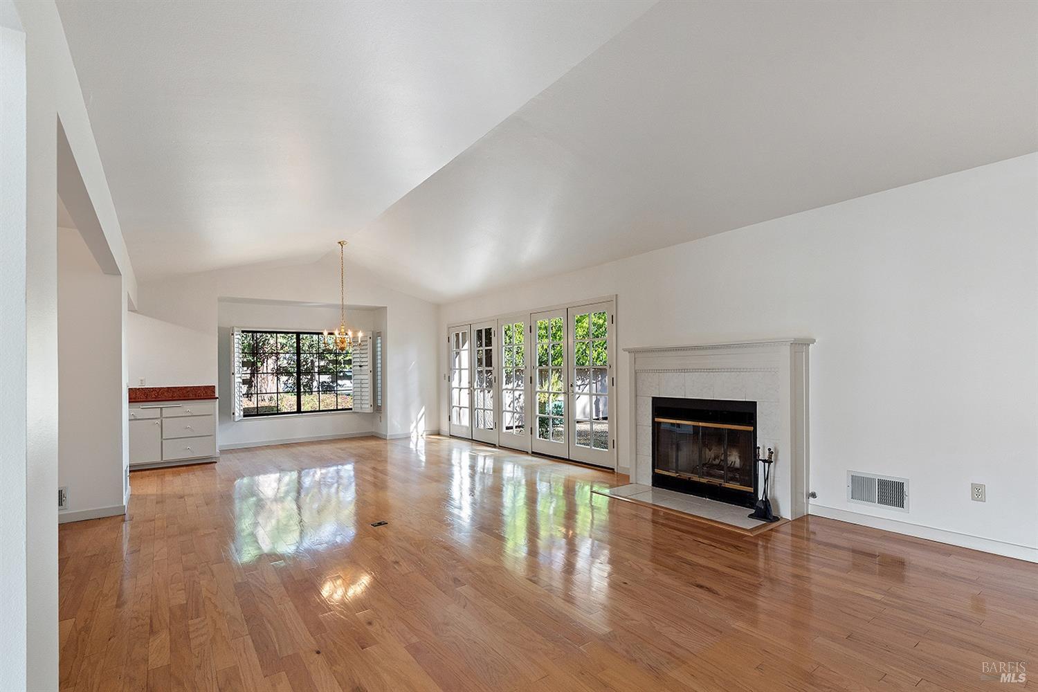 895 Princeton Dr
