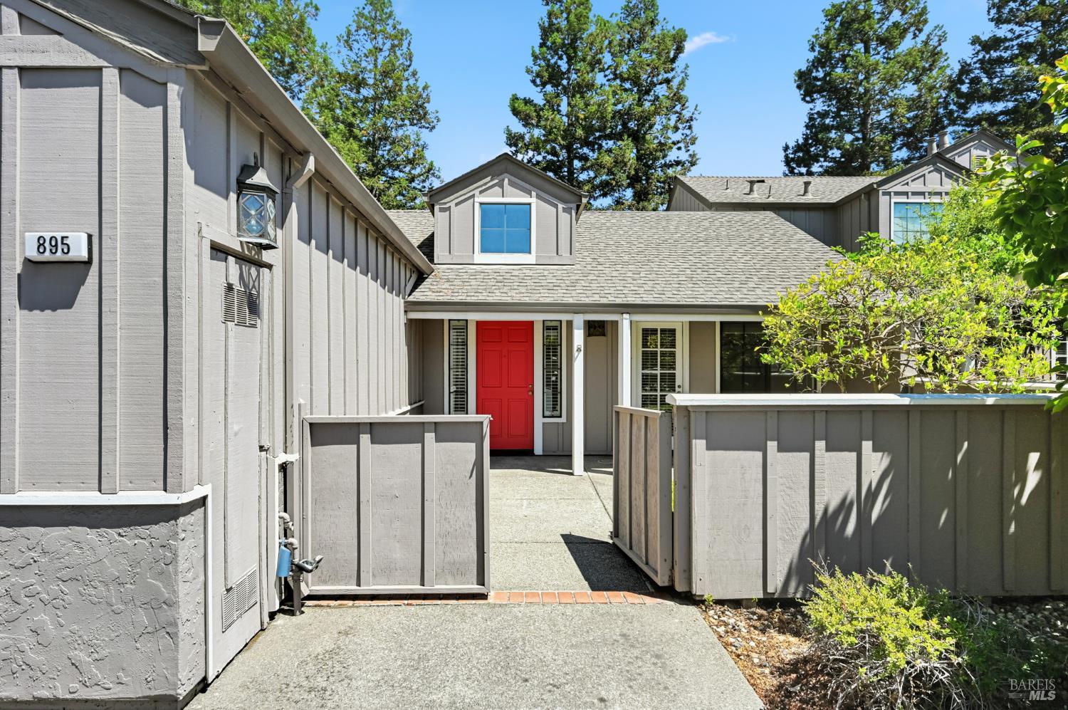 895 Princeton Dr