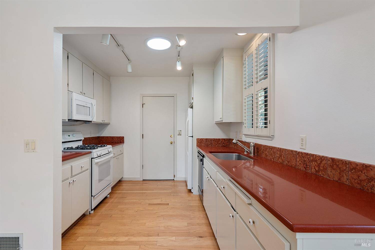 895 Princeton Dr
