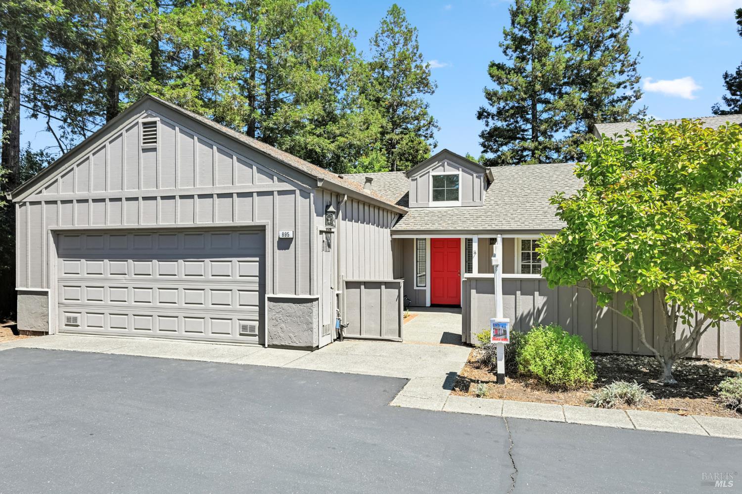 895 Princeton Dr