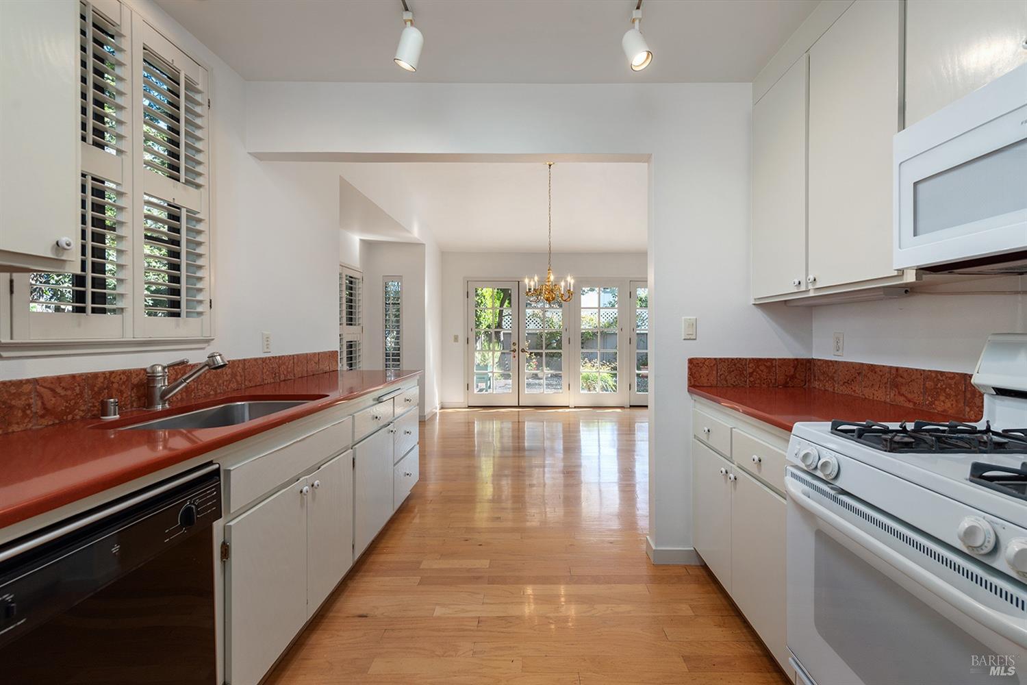 895 Princeton Dr