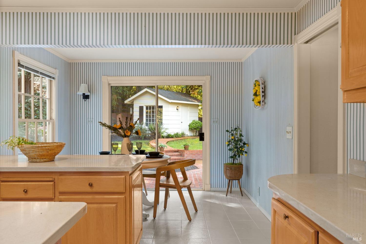 4284 Woodland Shadows Pl