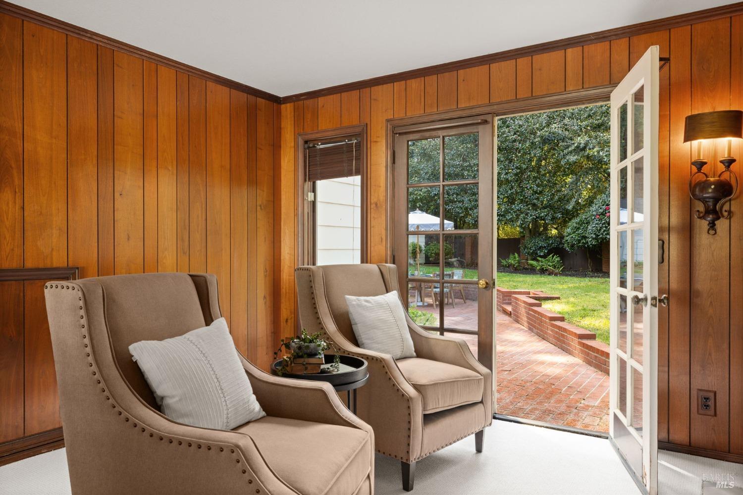 4284 Woodland Shadows Pl