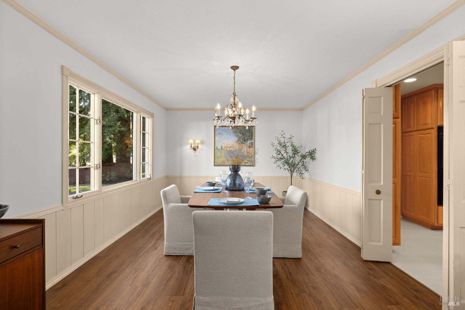 4284 Woodland Shadows Pl