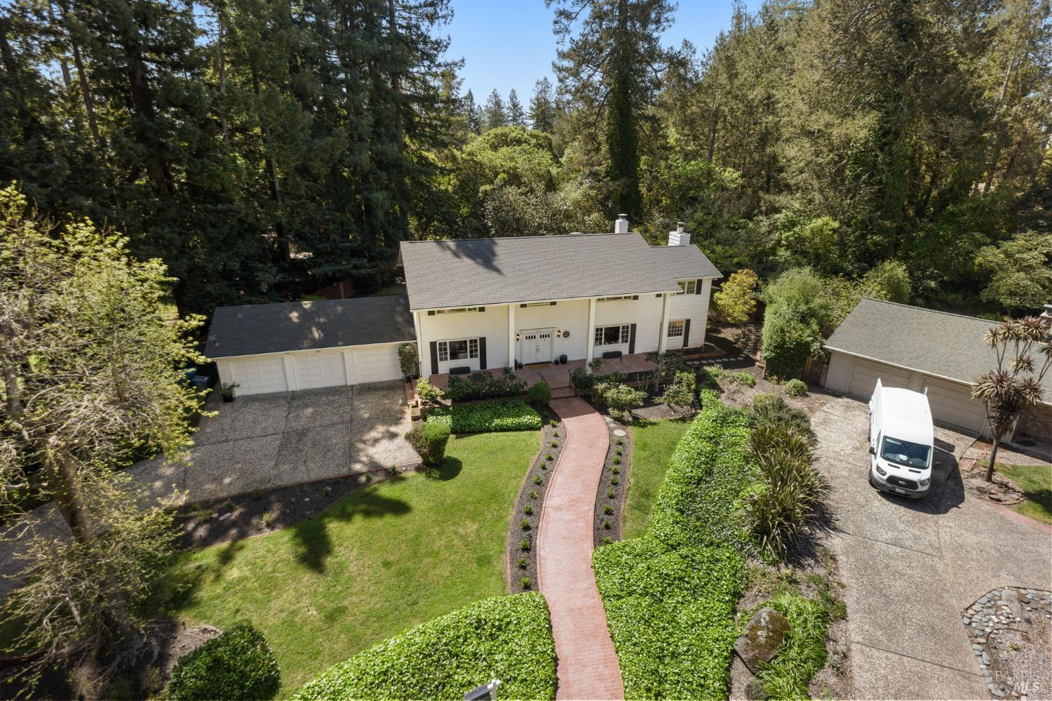 4284 Woodland Shadows Pl