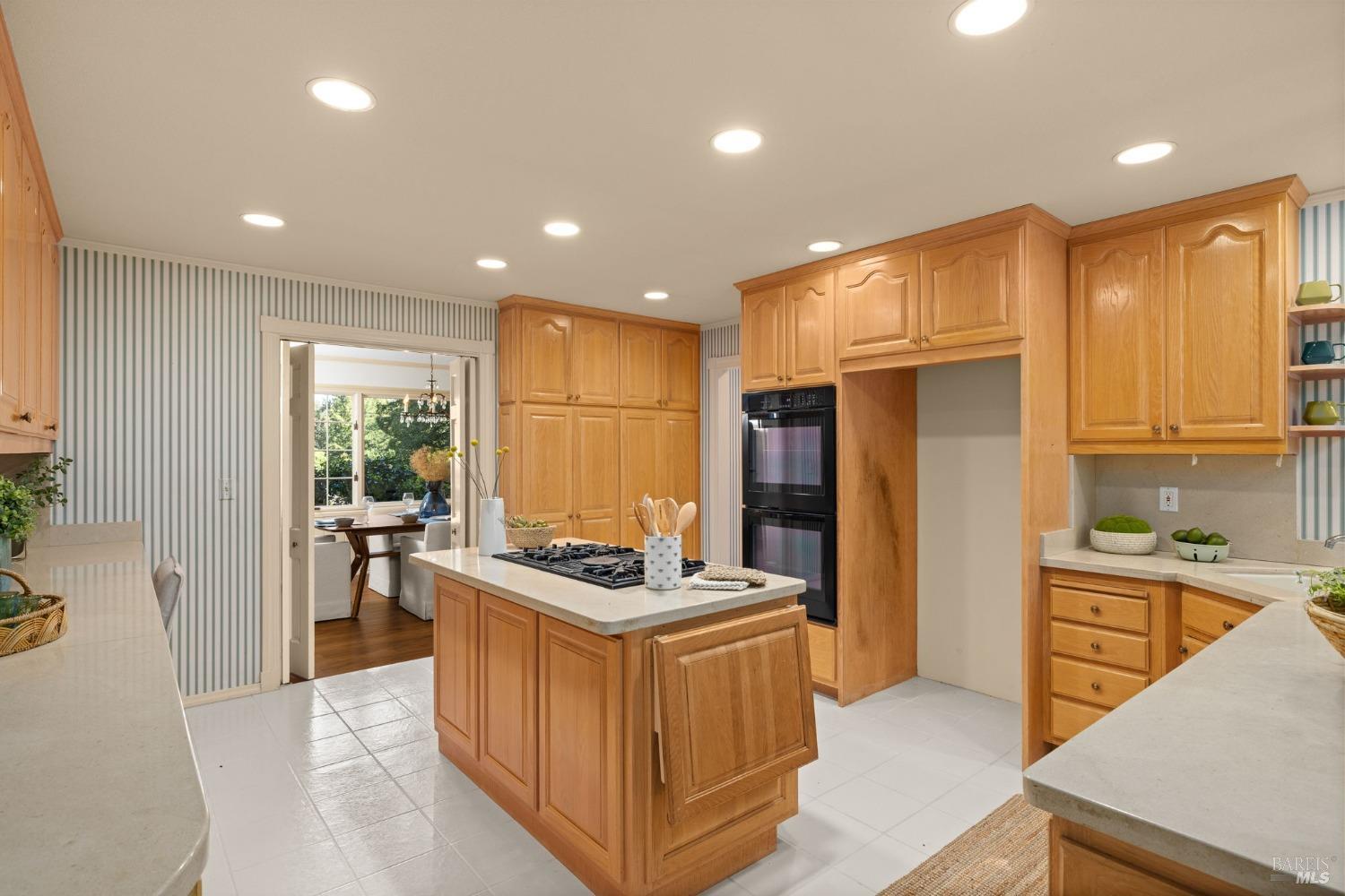 4284 Woodland Shadows Pl