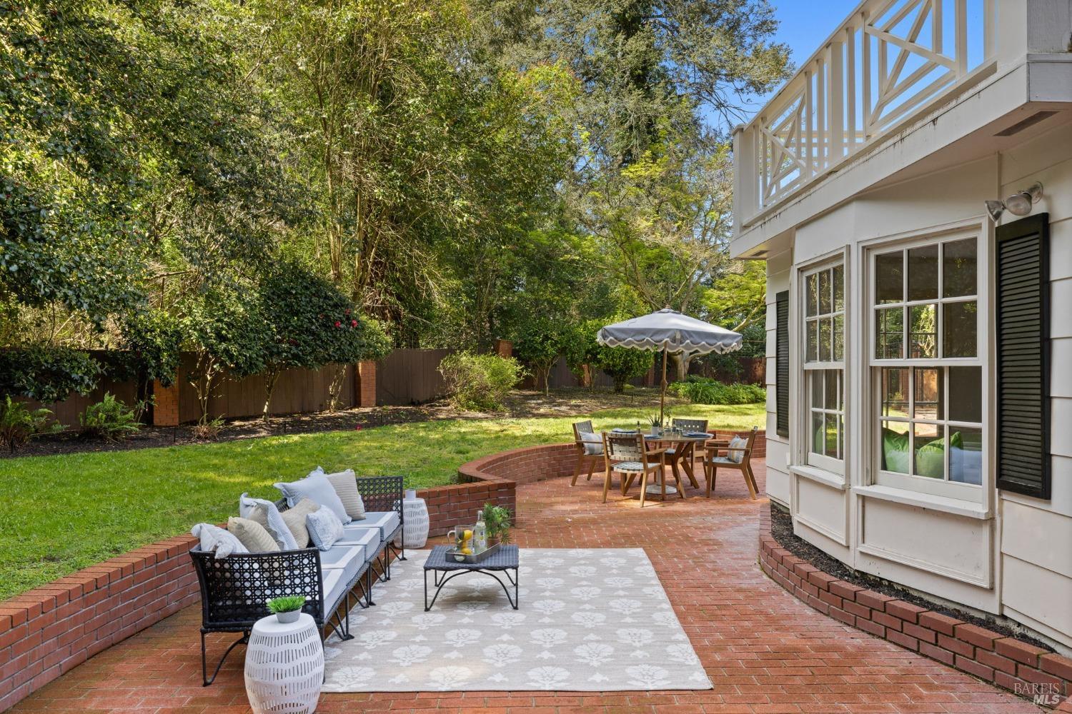 4284 Woodland Shadows Pl