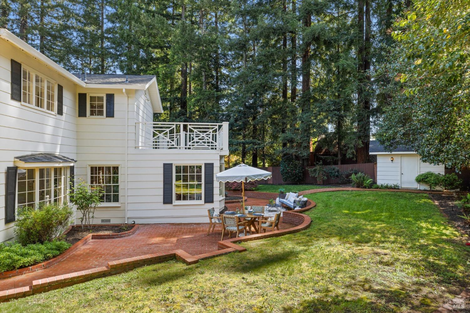 4284 Woodland Shadows Pl