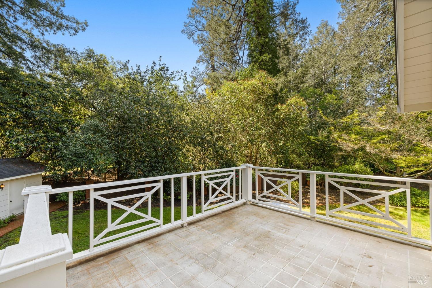 4284 Woodland Shadows Pl