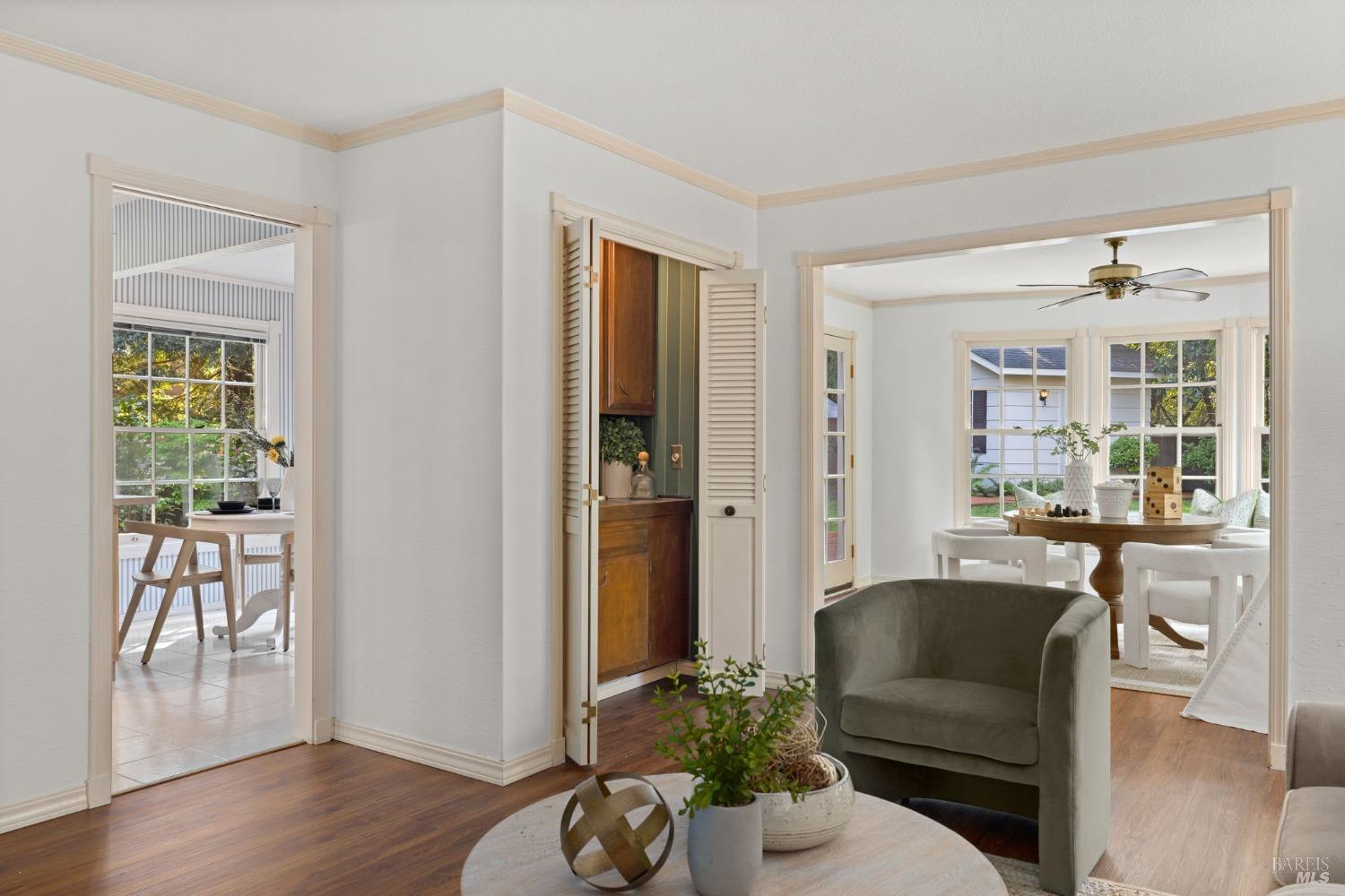 4284 Woodland Shadows Pl