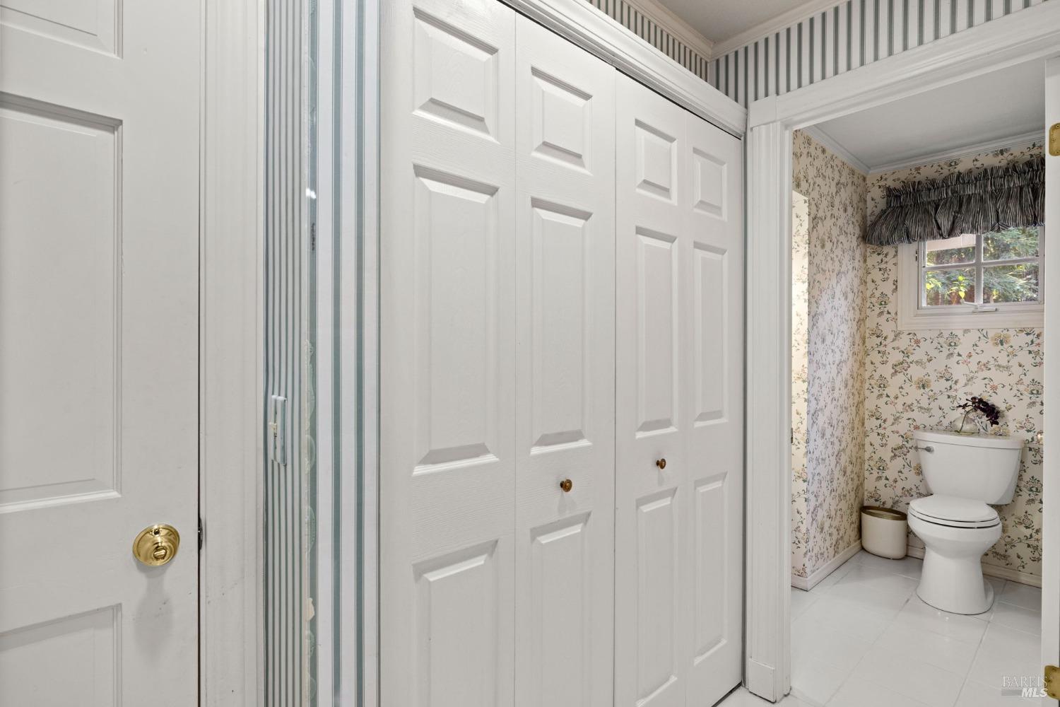 4284 Woodland Shadows Pl