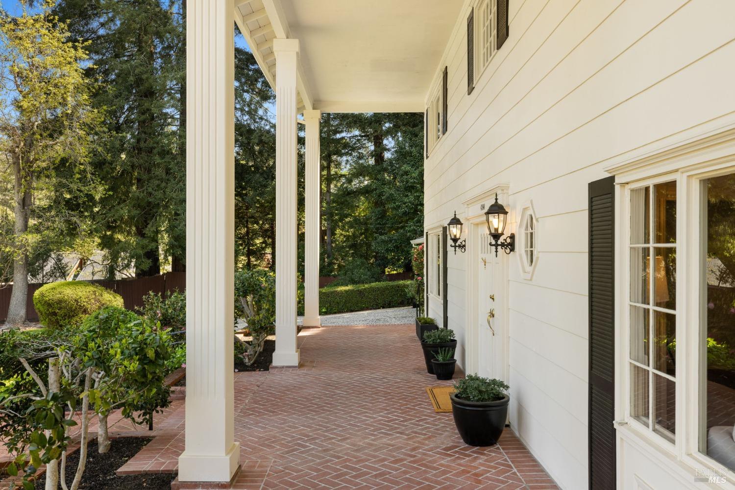 4284 Woodland Shadows Pl