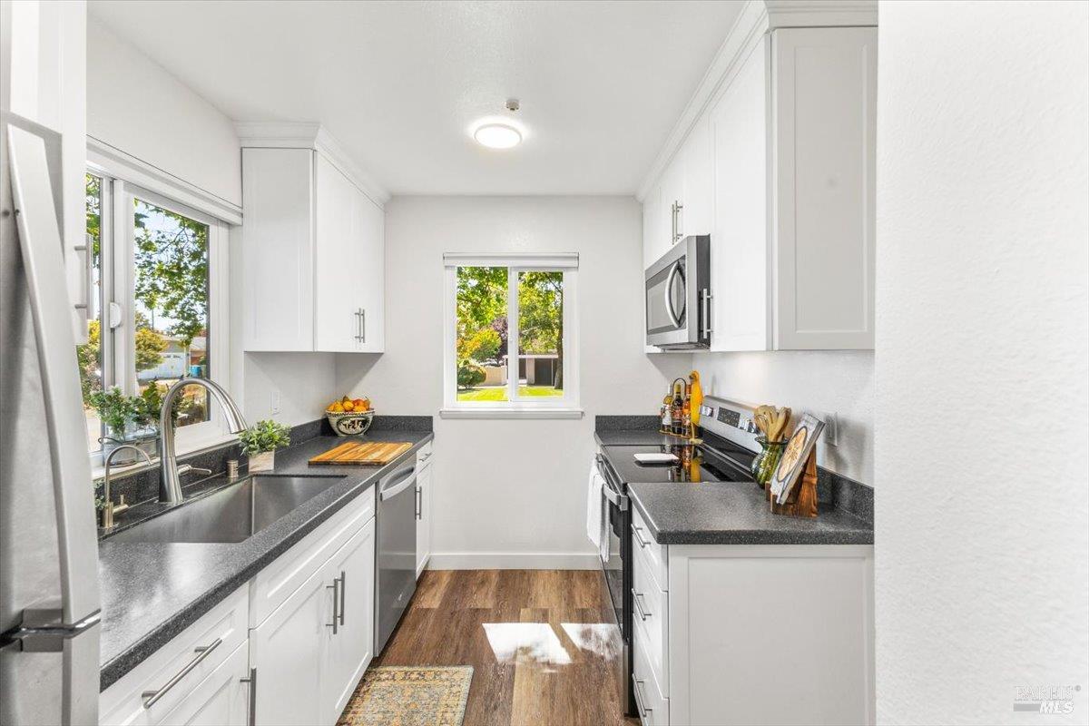 594 Santa Alicia Dr