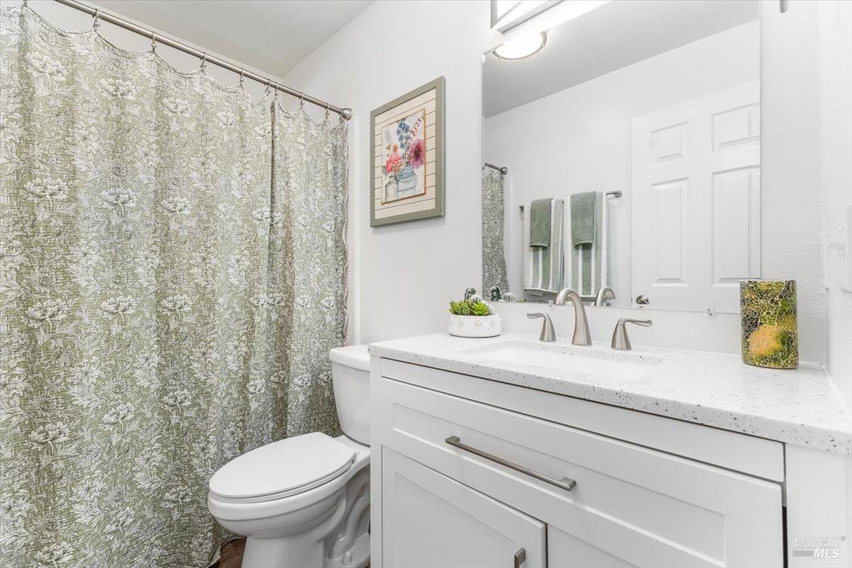 594 Santa Alicia Dr