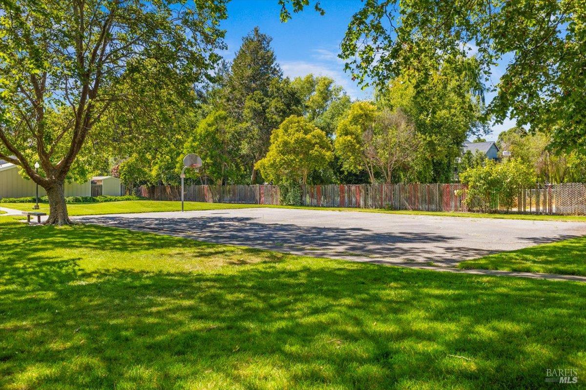 594 Santa Alicia Dr
